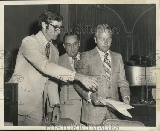 1972 Press Photo Pat Ryan, Fritz Edwards at Bridge hearing, blue room