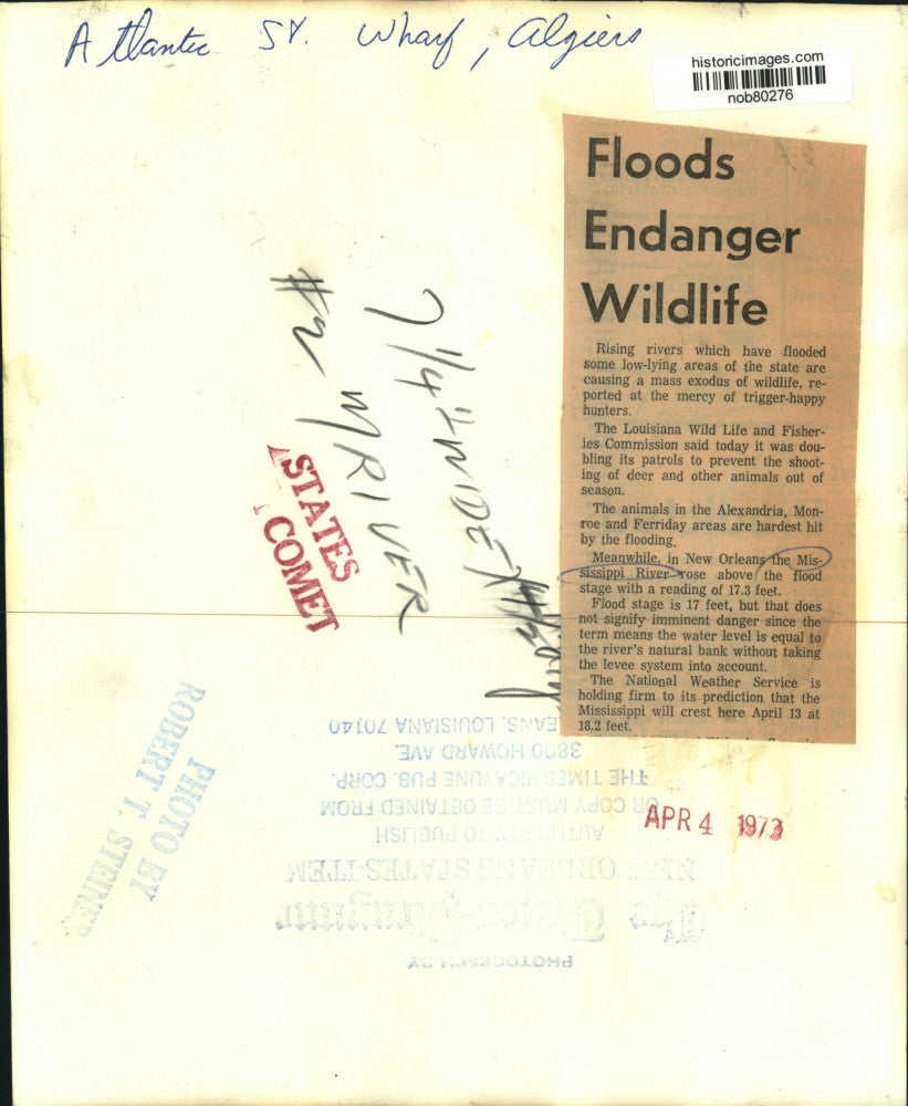 1973 Press Photo Workers work on flood control along Mississippi River