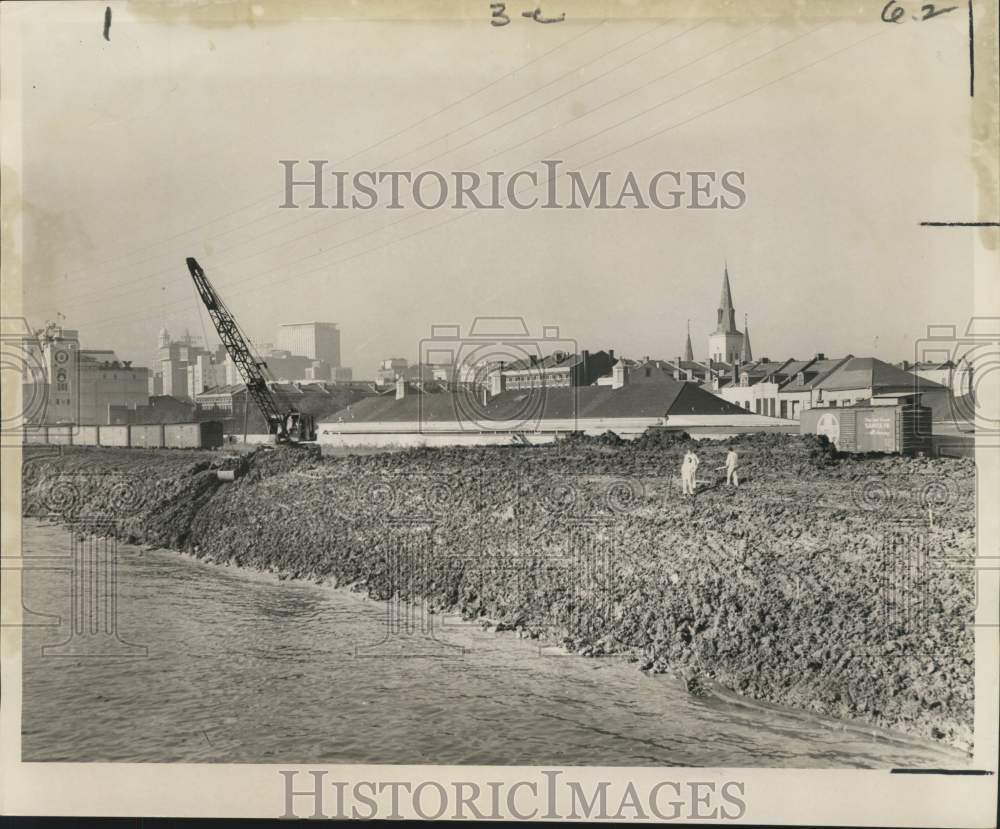 1965 Press Photo New levee being constructed on Vieux Carre riverfront