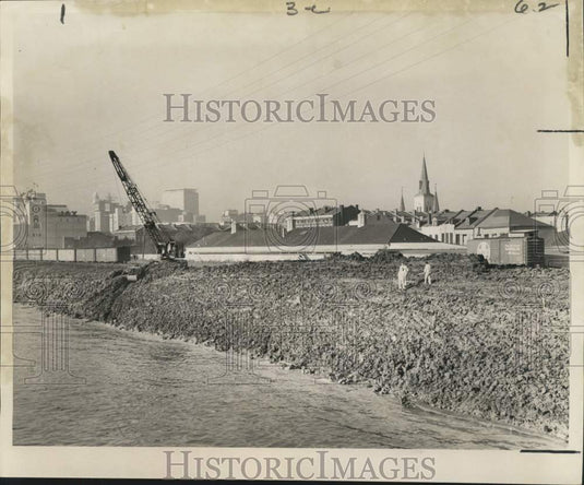 1965 Press Photo New levee being constructed on Vieux Carre riverfront
