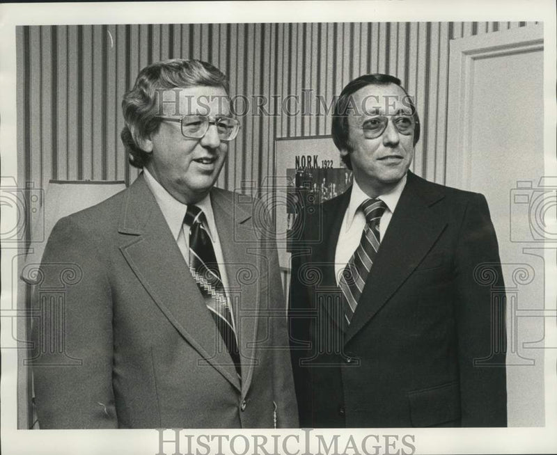 Load image into Gallery viewer, 1975 Press Photo Gus Mayer president &amp; partners, Marvin McKee and Lee Goodman
