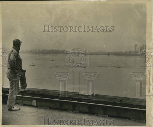 1960 Press Photo Mississippi River High Water scenes - nob80334