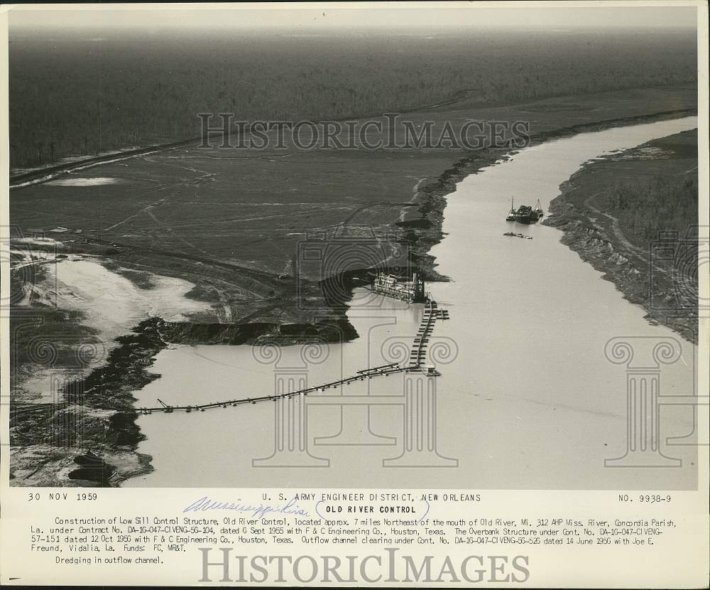 1959 Press Photo Construction of Low Sill Control Structure in Mississippi River
