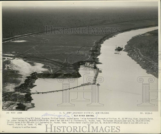1959 Press Photo Construction of Low Sill Control Structure in Mississippi River