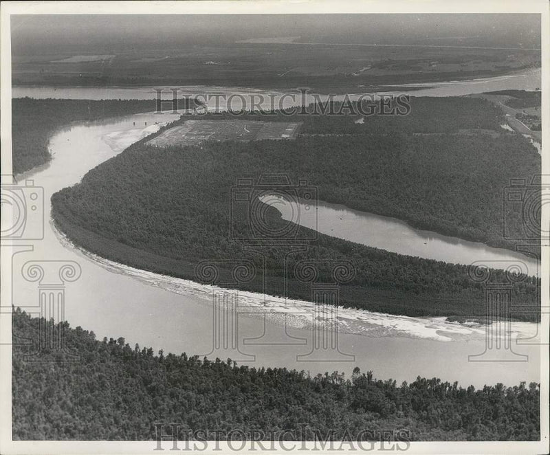 Load image into Gallery viewer, 1962 Press Photo Excavation and levee fill, Old River Navigation Lock
