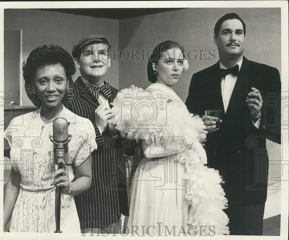 1985 Press Photo Le Petit Theatre du Vieux Carre&#39;s &quot;The 1940&#39;s Radio Hour&quot;- Historic Images