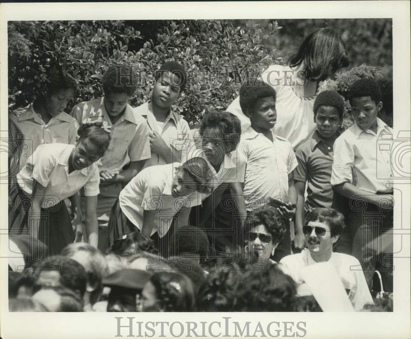 Load image into Gallery viewer, 1978 Press Photo Attendees at the Inauguration of Mayor Ernest Morial
