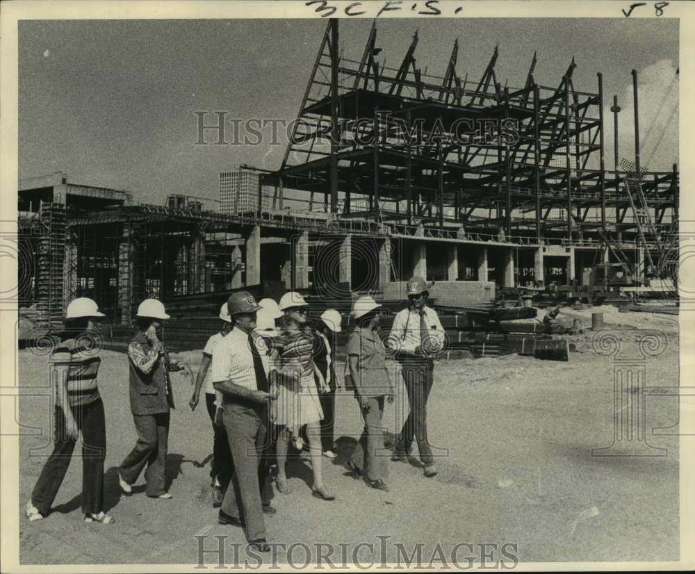 1972 Press Photo Group of women tour to Louisiana Superdome construction site