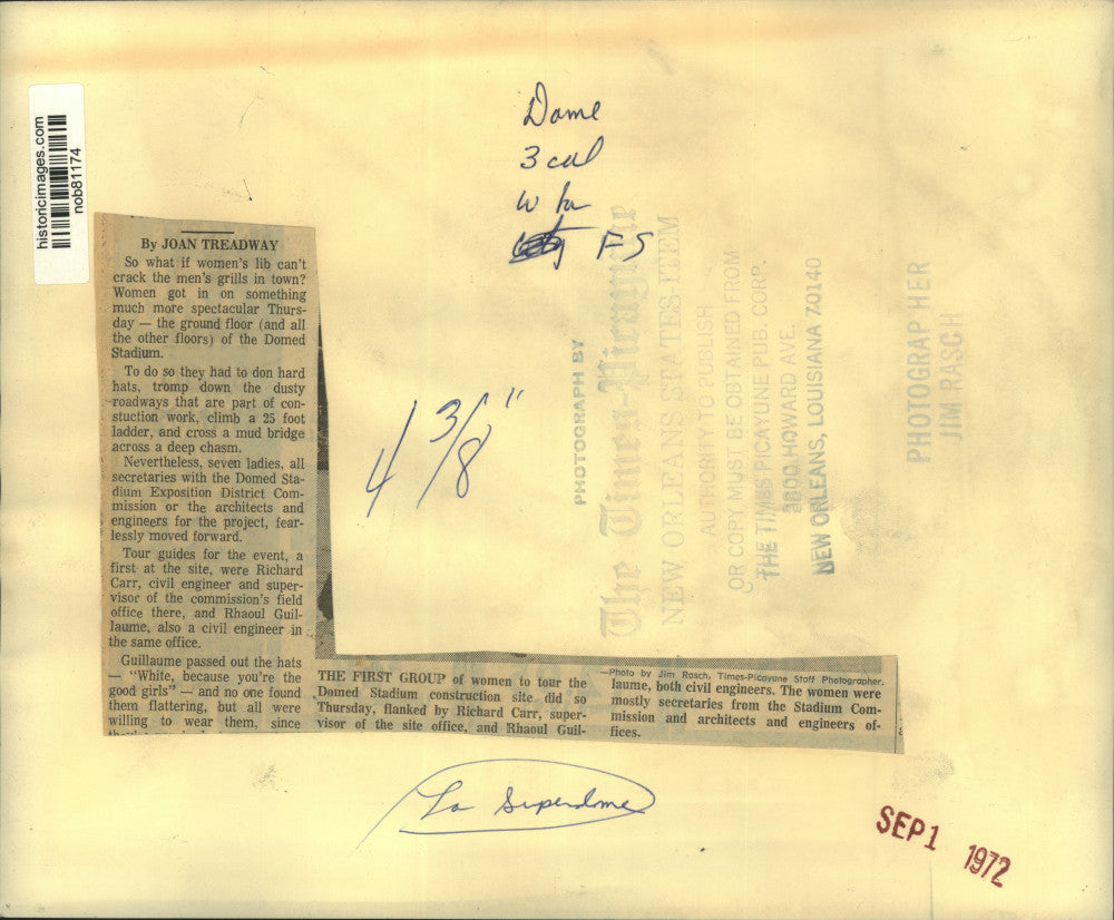 1972 Press Photo Group of women tour to Louisiana Superdome construction site