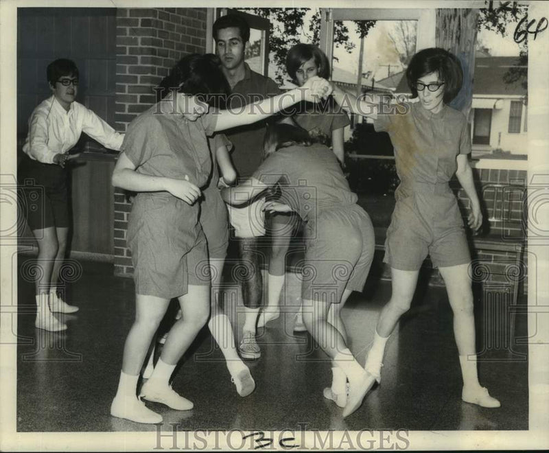 Load image into Gallery viewer, 1970 Press Photo Students of Louisiana State School for Blind practice dancing

