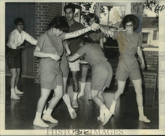 1970 Press Photo Students of Louisiana State School for Blind practice dancing