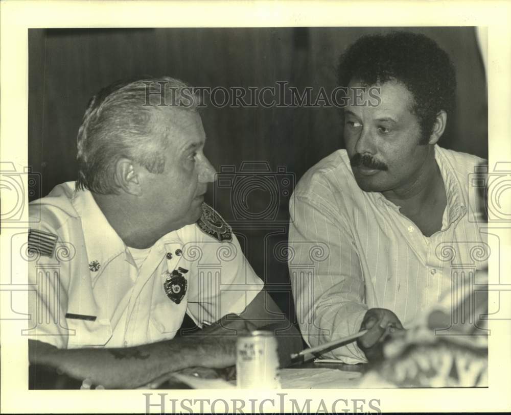 1988 Press Photo Joseph Lehmann and John Guillory discuss disaster response- Historic Images