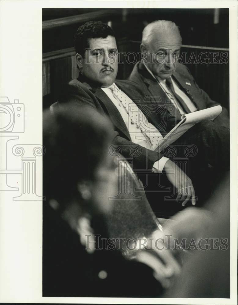 1988 Press Photo Paul Mitchell and Kurt Steiner at City Council meeting