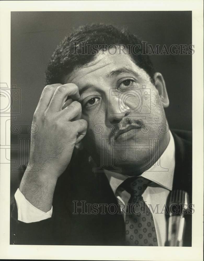 Load image into Gallery viewer, 1988 Press Photo City Finance Director Paul Mitchell at City Council hearing
