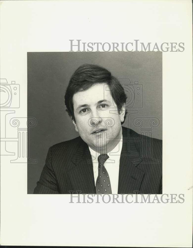 Load image into Gallery viewer, 1988 Press Photo Robert Karem, V.P. &amp; Manager of Paine Webber New Orleans
