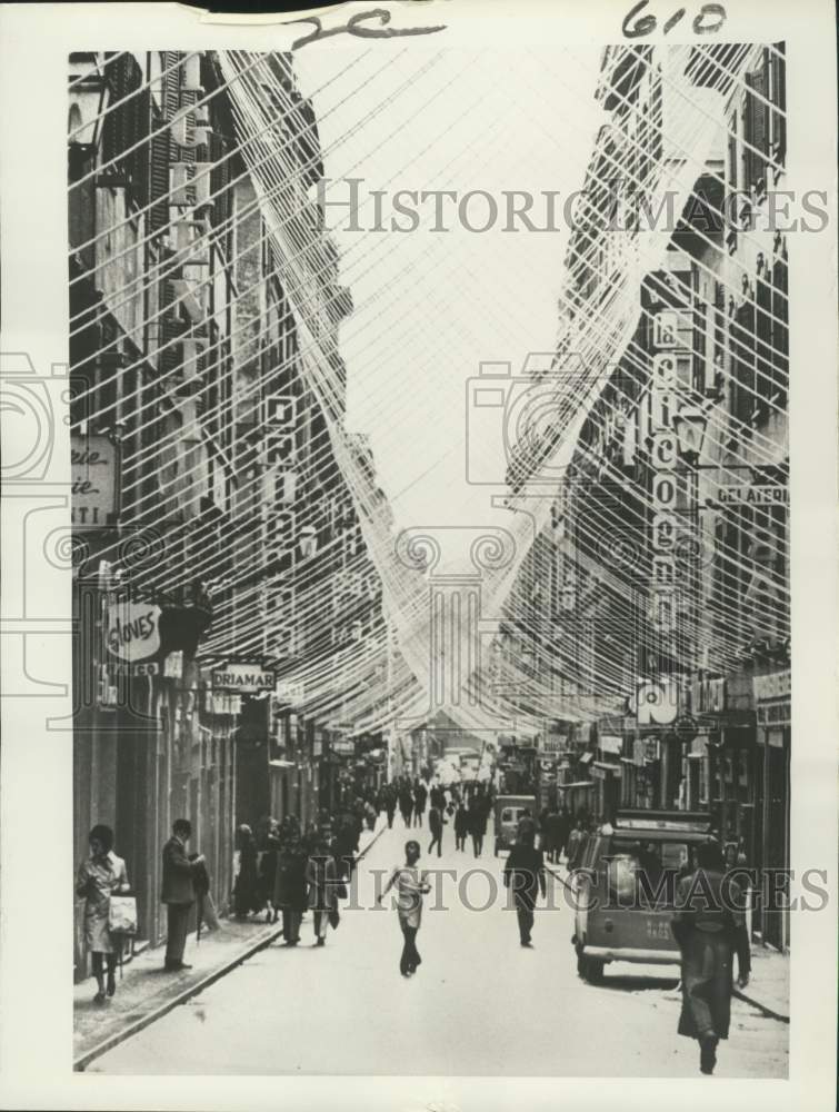 1971 Press Photo Rome&#39;s Via Frattina festooned with ropes for Christmas decors