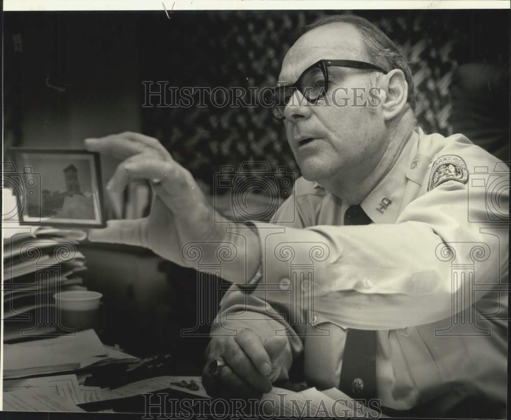 1981 Press Photo Major Henry Morris checks slide from collection of artifacts