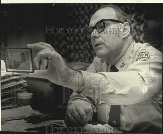 1981 Press Photo Major Henry Morris checks slide from collection of artifacts