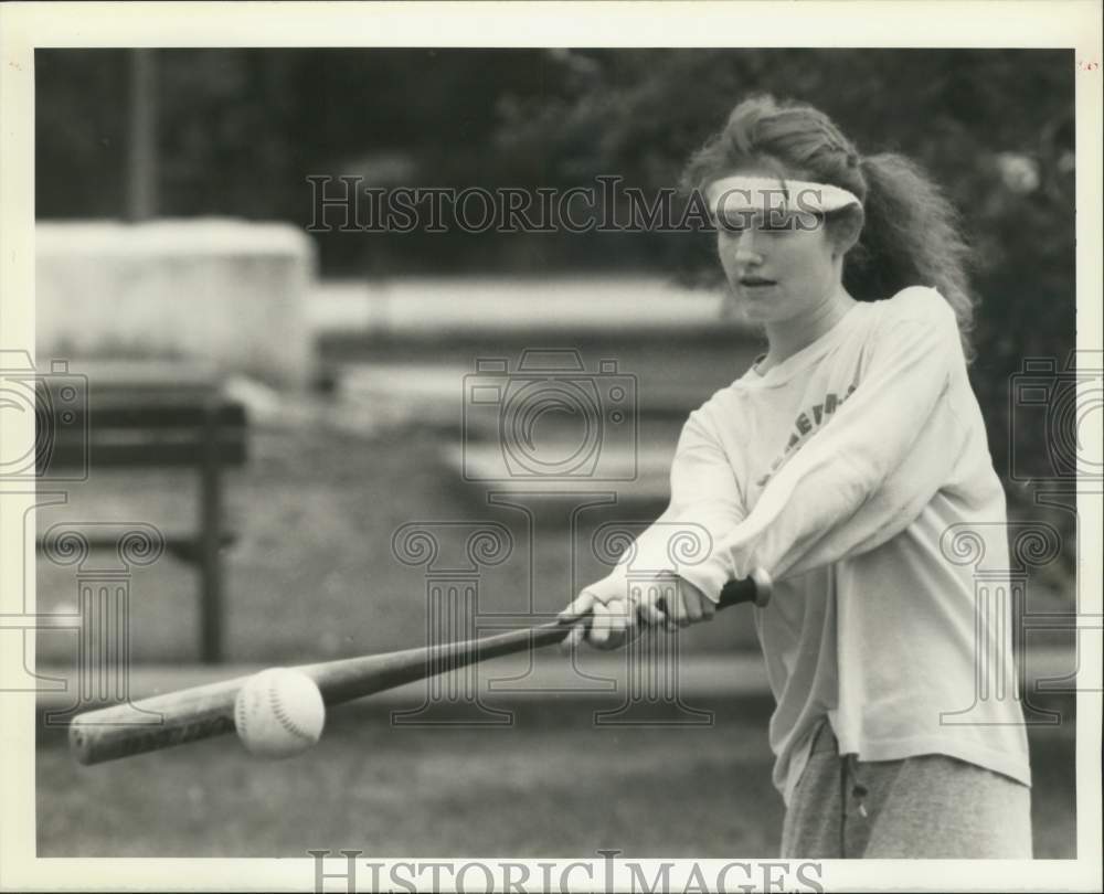 1990 Press Photo Jenny Mistretta of the St. Bernard High softball team- Historic Images