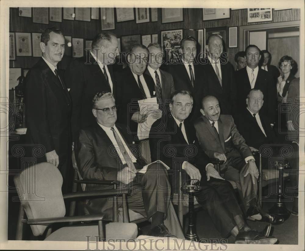 1966 Press Photo Members of the Sports Stadium committee at Mayor&#39;s parlor