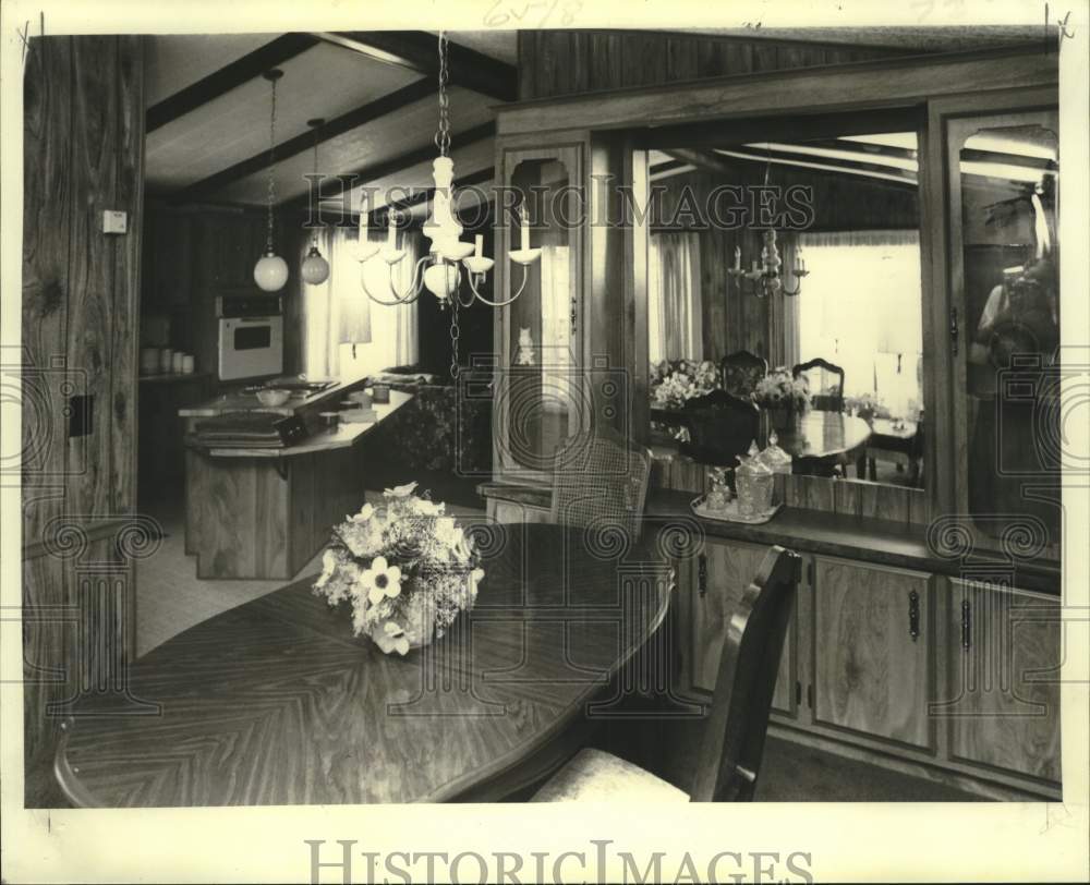 1980 Press Photo Interior of double-wide mobile home dining room - nob83196- Historic Images