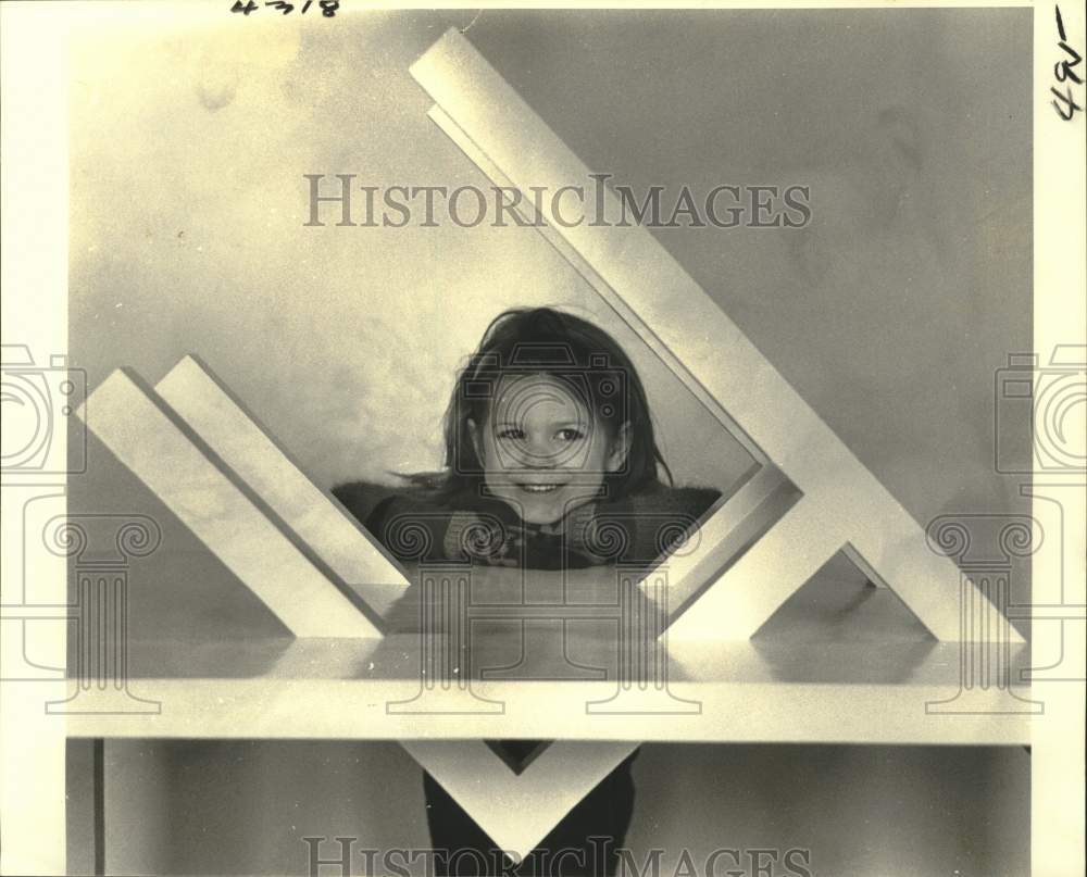 1979 Press Photo Chair-in-a-table sculpture by Robert Martin, Bienville Gallery