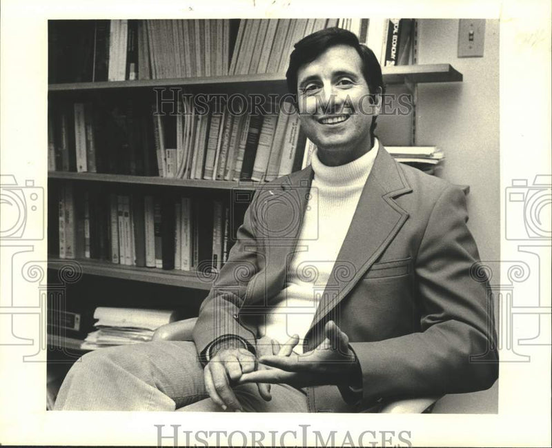 Load image into Gallery viewer, 1979 Press Photo Dr. John Moroney, Tulane economist - nob83485
