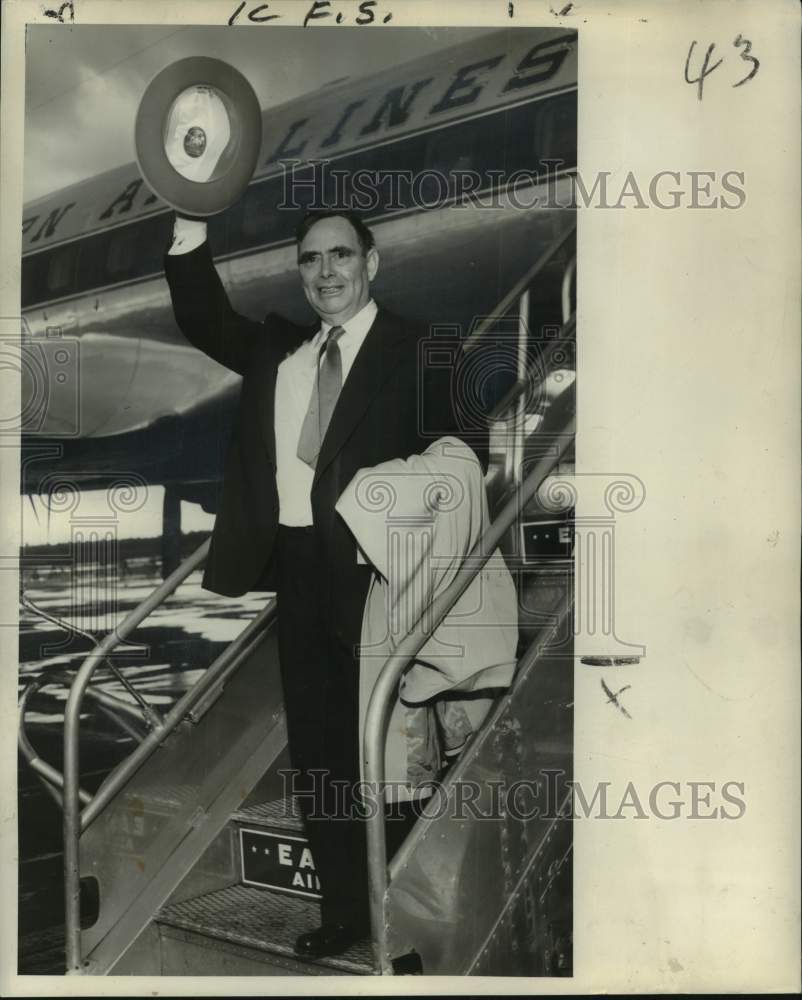 1954 Press Photo Representative Joseph W. Martin Of Massachusetts, Deplanes
