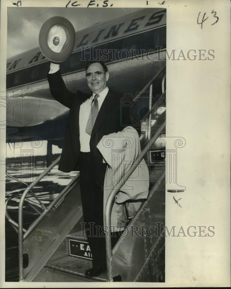 Load image into Gallery viewer, 1954 Press Photo Representative Joseph W. Martin Of Massachusetts, Deplanes
