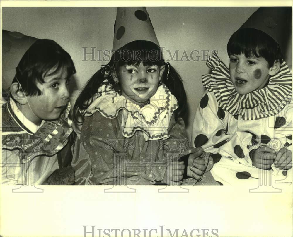 1987 Press Photo Students of Memorial Baptist School in Metairie as clowns