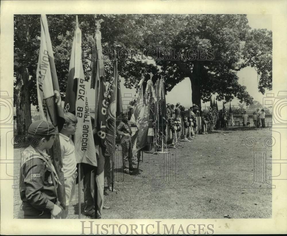 1971 Press Photo Participants during Memorial Day service- Historic Images