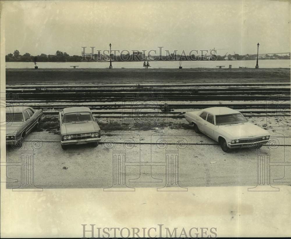 1972 Press Photo ...spectators a view of the Mississippi River- Historic Images