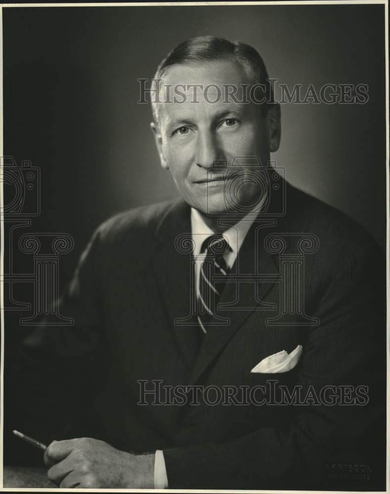 Load image into Gallery viewer, 1961 Press Photo O.N. Miller of Standard Oil Company of California - nob85142
