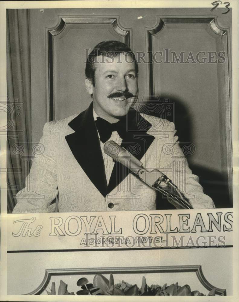 Load image into Gallery viewer, 1973 Press Photo Society President Dr. Robert Miller Speaks at Meeting
