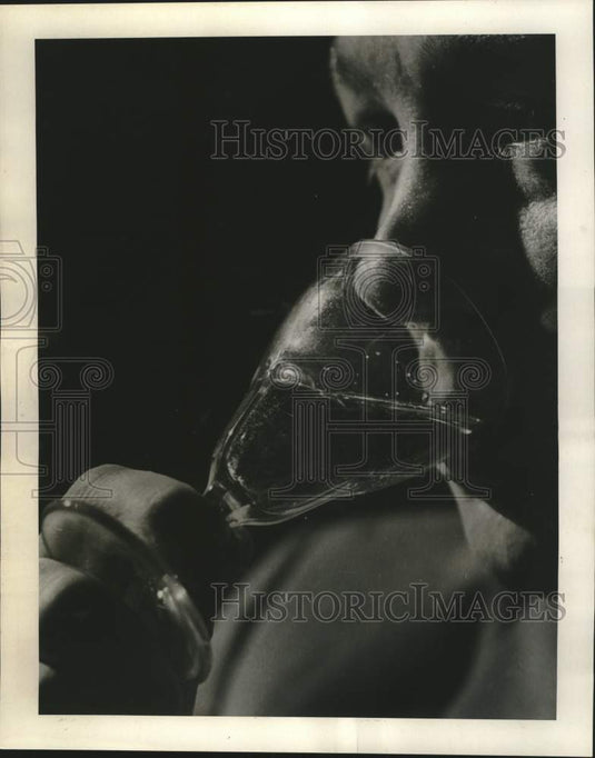 1969 Press Photo David Milligan tasting Grand Pavois Chauvenet Beaujolais