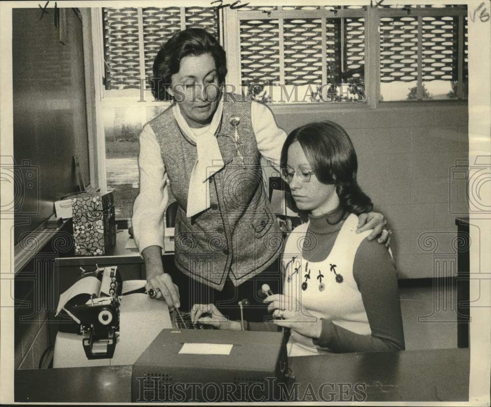 1974 Press Photo Abramson teacher, Mrs. Theone S. Meyer &amp; student Terry Leavines- Historic Images