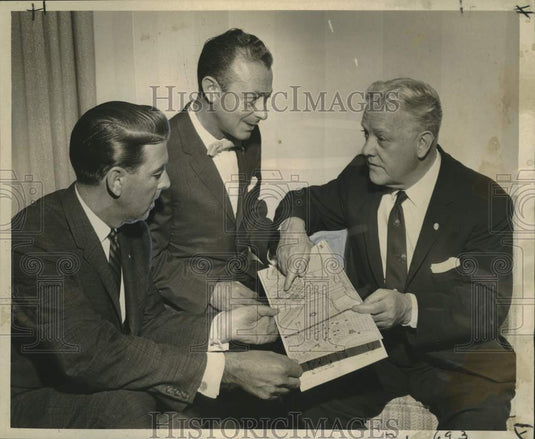 1960 Press Photo American Legion Convention Officials discuss national conclave