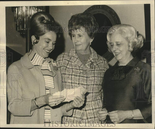 1968 Press Photo Symphony Fund Raiser Chairman of event & encore & vice chairman