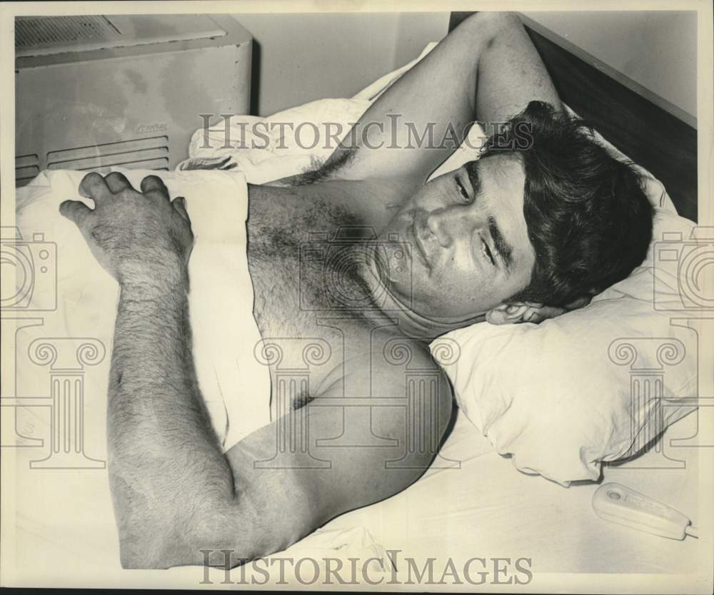 1964 Press Photo First Mate Clifford Mieley resting- Historic Images