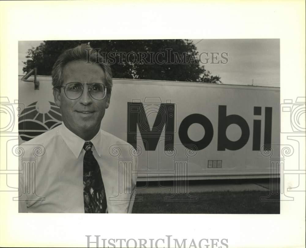 1993 Press Photo Don Michael, refinery manager at Mobil Oil in St. Bernard- Historic Images