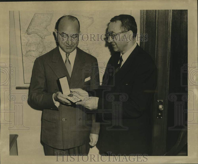 Load image into Gallery viewer, 1949 Press Photo Dr. Hans Roger Madol pinning Order of Nassau on Augusto Miceli
