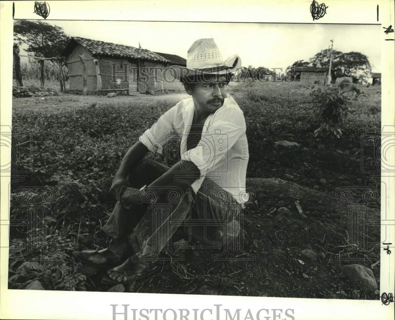 Load image into Gallery viewer, 1990 Press Photo Mexican farmer Juan Domingo Torres - nob86138
