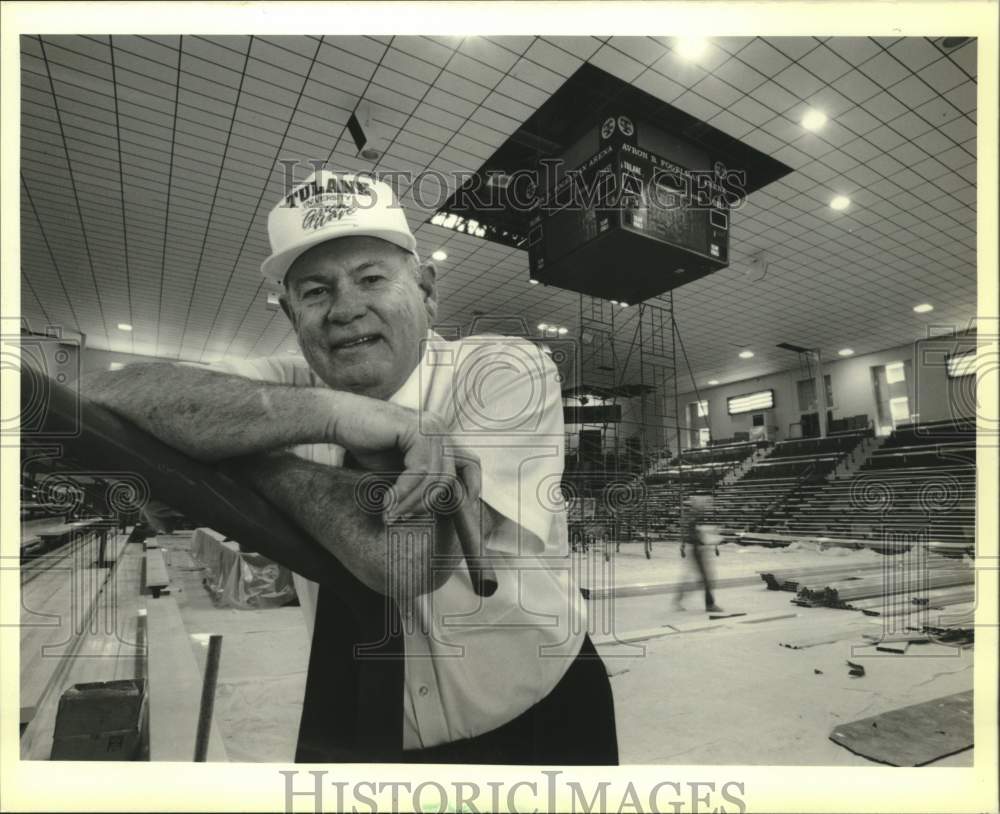 1989 Press Photo Kent McWilliams at newly renovated Tulane basketball court- Historic Images