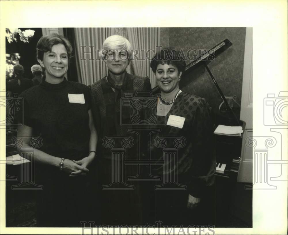 1989 Press Photo Jean Meade, President Ruth Schmidt and Deborah Rosen- Historic Images