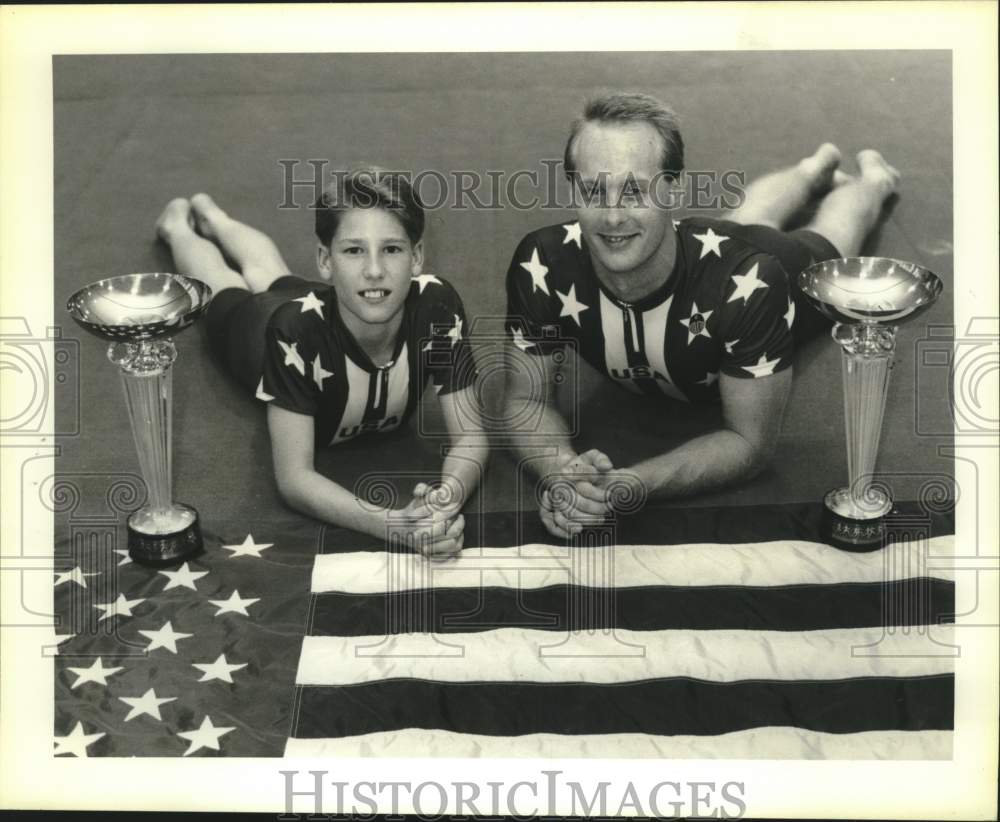 1991 Press Photo Acrogymnasts Joey Abramowicz and Phillip Milloudon at gymnasium- Historic Images