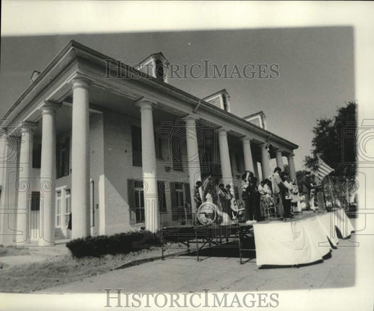 1978 Press Photo Presenting stage in front of Milne Boys' Home- Historic Images