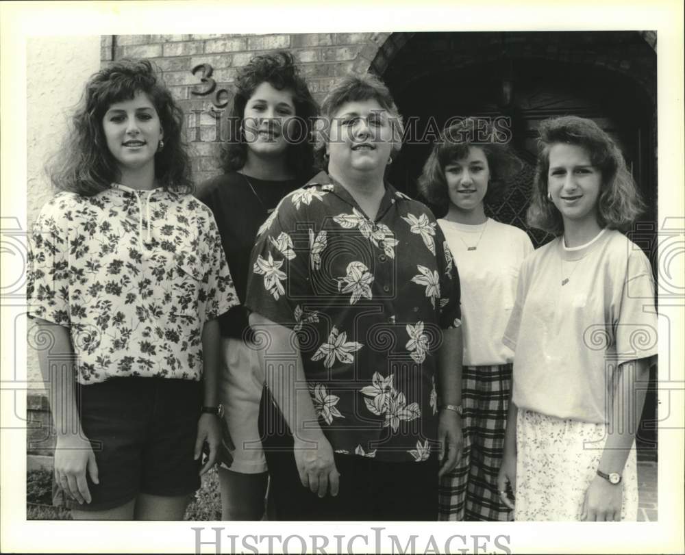 1991 Press Photo Charlotte Mire and her daughters that had perfect attendance- Historic Images