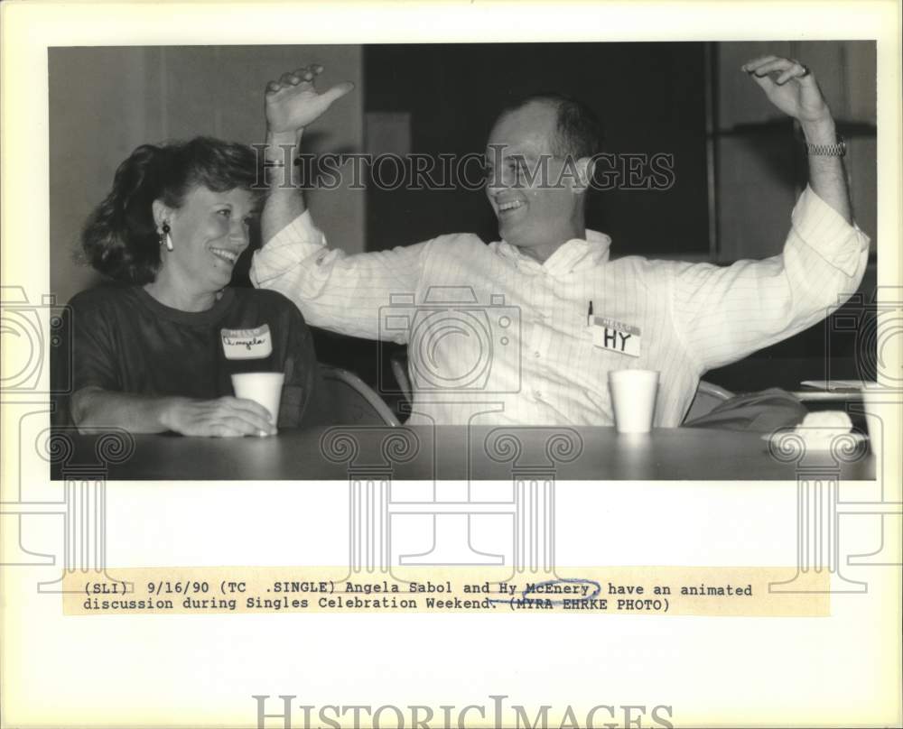 1990 Press Photo Angela Sabol and Hy McEnery during Singles Celebration Weekend- Historic Images