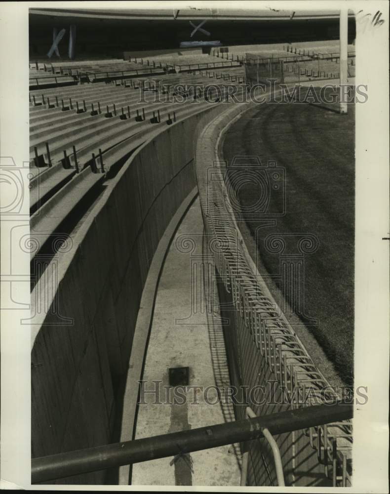 1978 Press Photo Trench runs around the Olympic Stadium in Mexico City- Historic Images