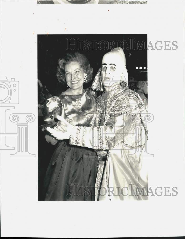 1989 Press Photo Ella Montgomery and Masker at Atlanteans' Ball- Historic Images